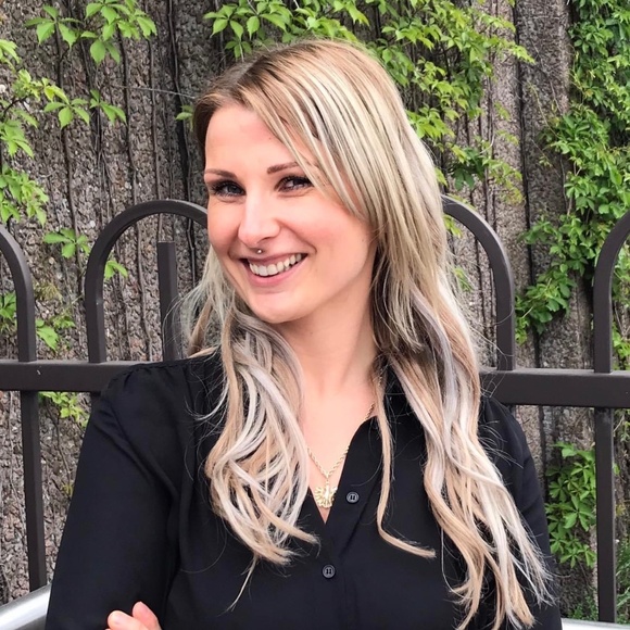 Meet your Posher, Monika - Picture 1 of 1